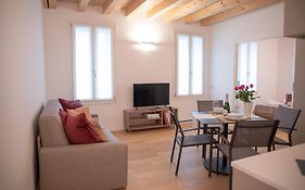 Amendola City View Apartments Suite Romantica